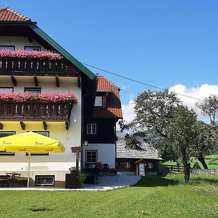 Fruhstuckspension Bischof I D Wiesen Sankt Peter am Kammersberg Dış mekan fotoğraf